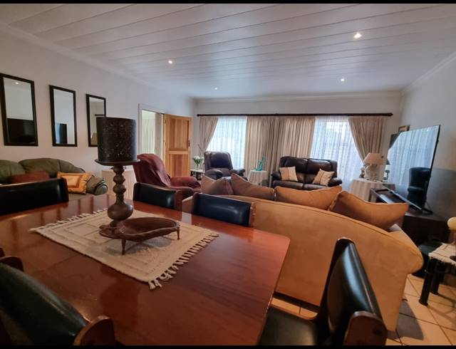 3 BEDROOM TOWNHOUSE FOR SALE IN ARCON PARK